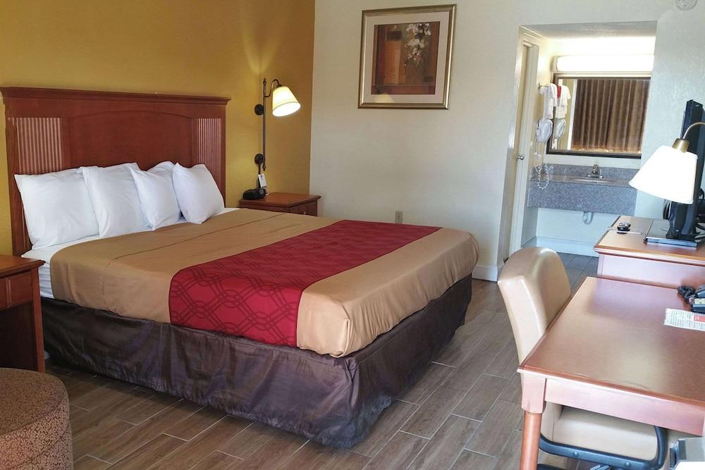 Econo Lodge Byron near Historic District - Warner Robins photo 29