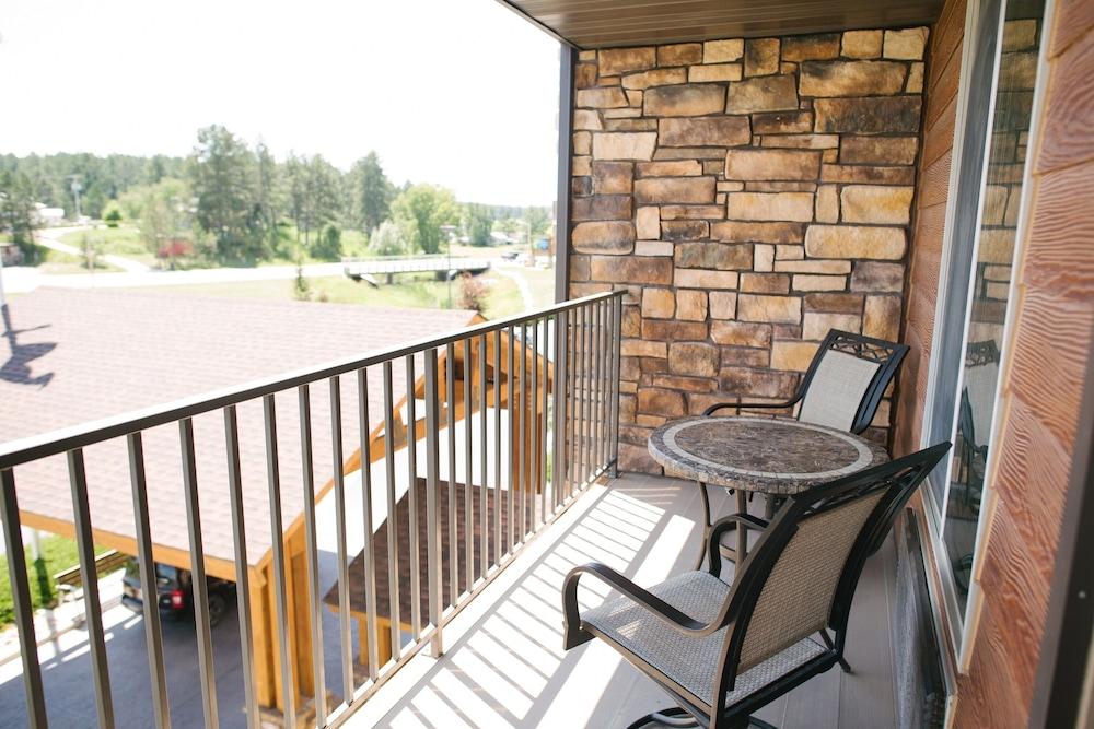 Holiday Inn Express Hotel & Suites Custer by IHG photo 15