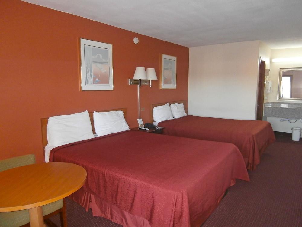 Rodeway Inn photo 5