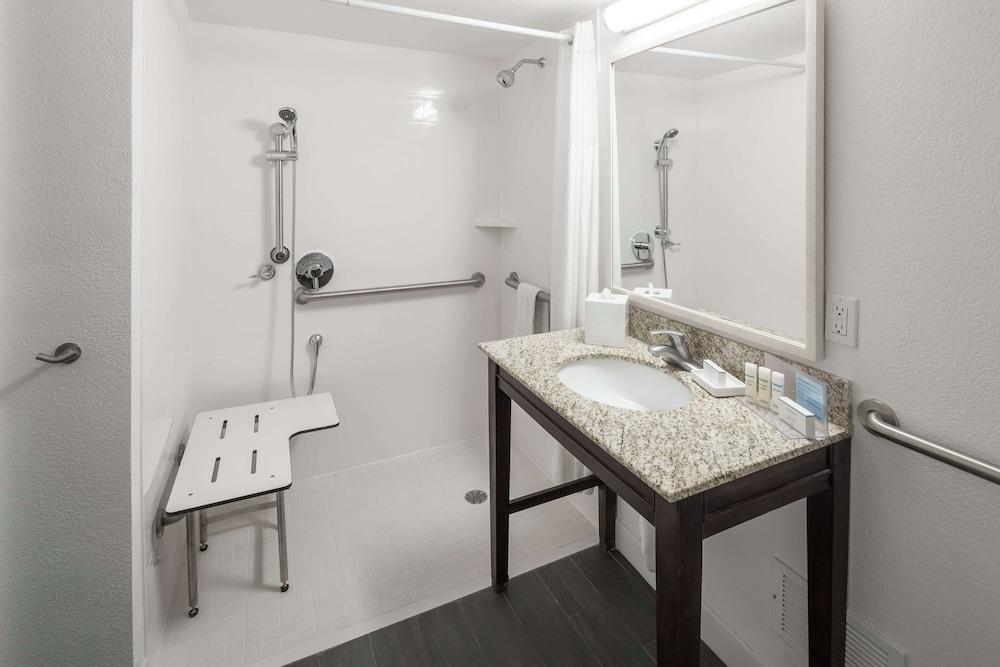 Hampton Inn & Suites by Hilton Miami-Doral/Dolphin Mall photo 29