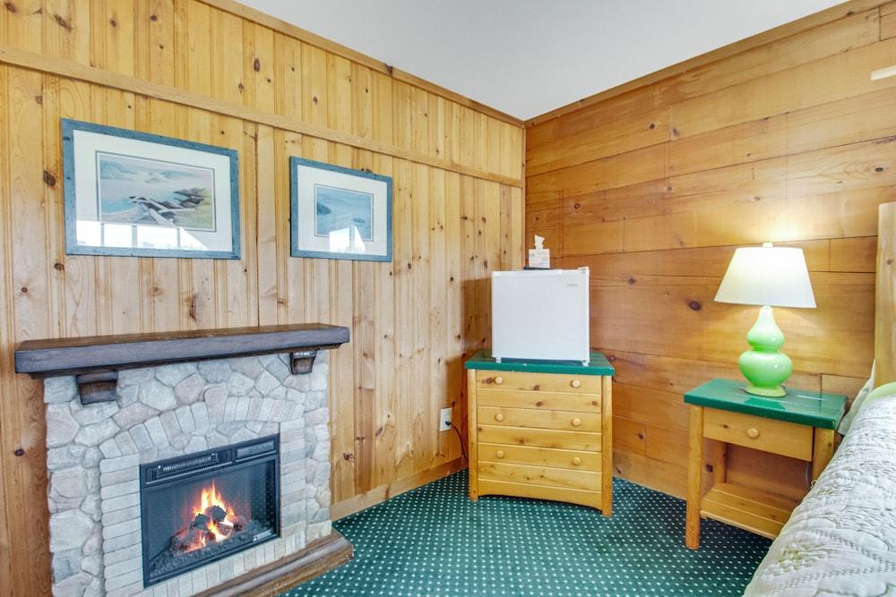Deer Harbor Inn photo 40