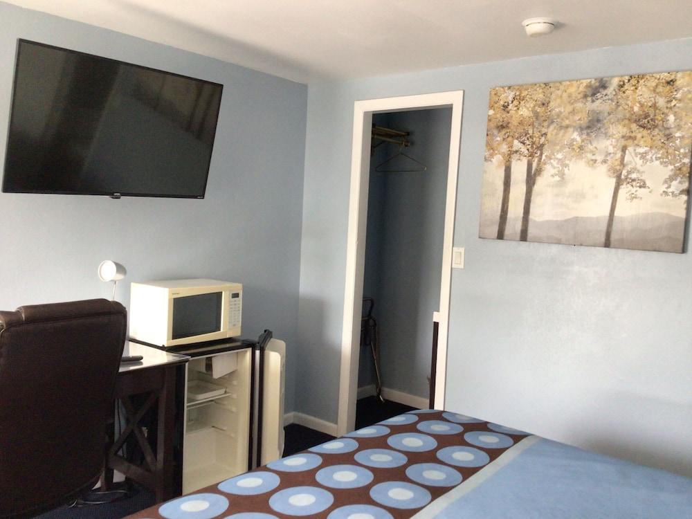 Hitching Post Country Motel photo 27