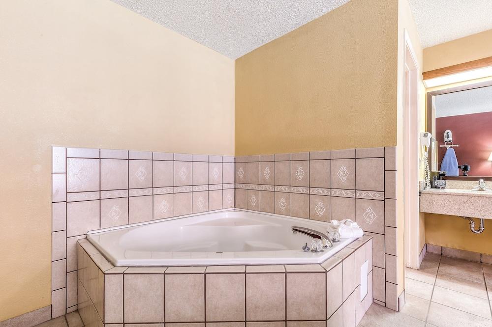 Red Roof Inn Amarillo West photo 33