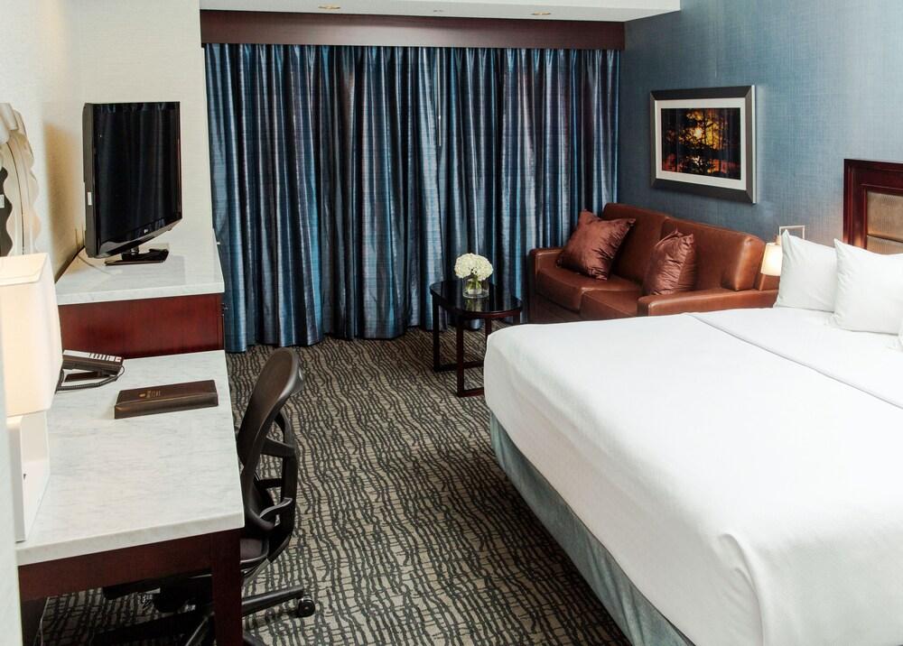 Crowne Plaza Springfield by IHG photo 6