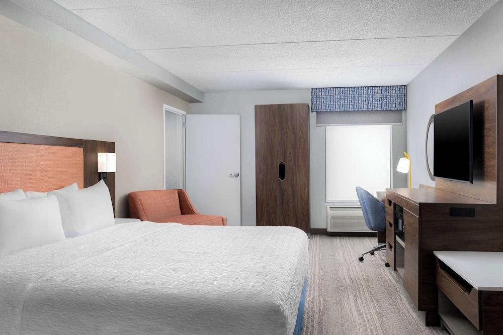 Hampton Inn Louisville-Airport photo 9