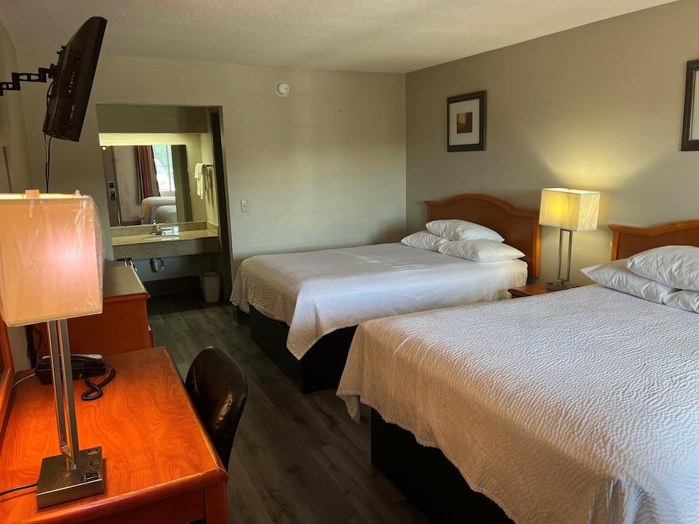 Days Inn by Wyndham KU Lawrence photo 8