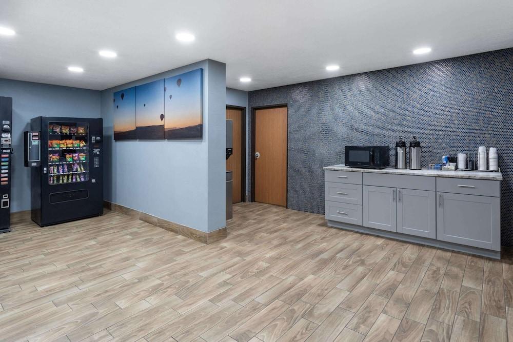 Travelodge by Wyndham Albuquerque East photo 33