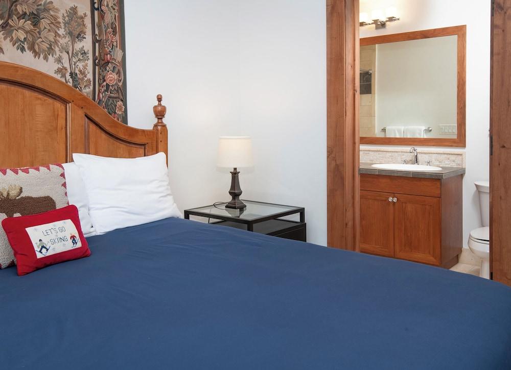 Hummingbird by Elevation Accommodations photo 9