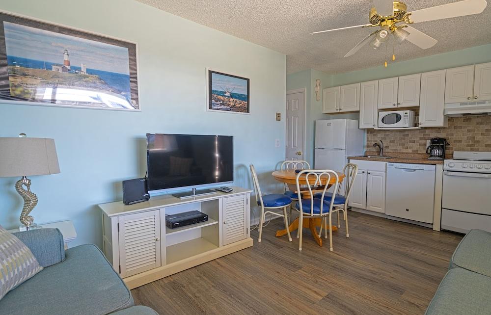 Montauk Oceanside Suites photo 42