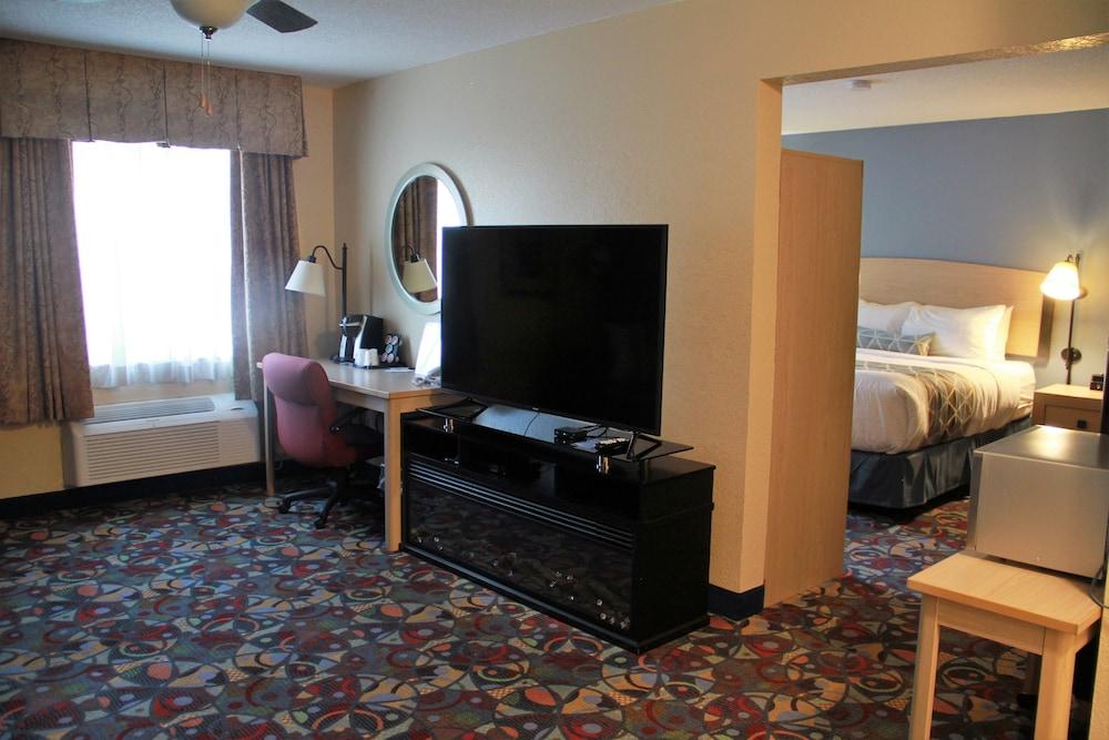 Baymont by Wyndham Stevens Point photo 13