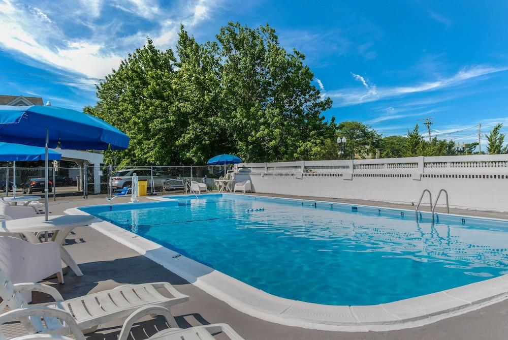 Americas Best Value Inn & Suites Hyannis Cape Cod photo 25
