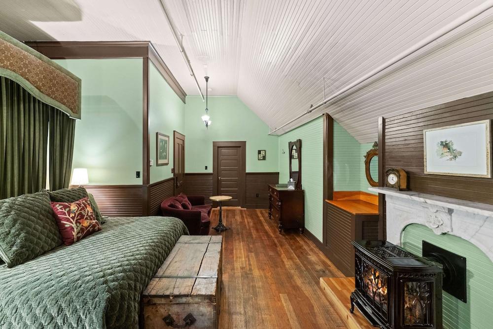Mccloud Mercantile Hotel photo 66