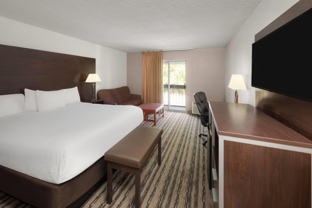 Endeavor Inn & Suites, Trademark Collection by Wyndham photo 17