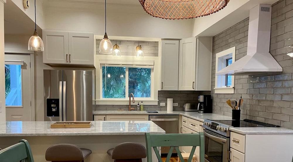 Days Like This -spacious Home Steps From the Beach photo 42
