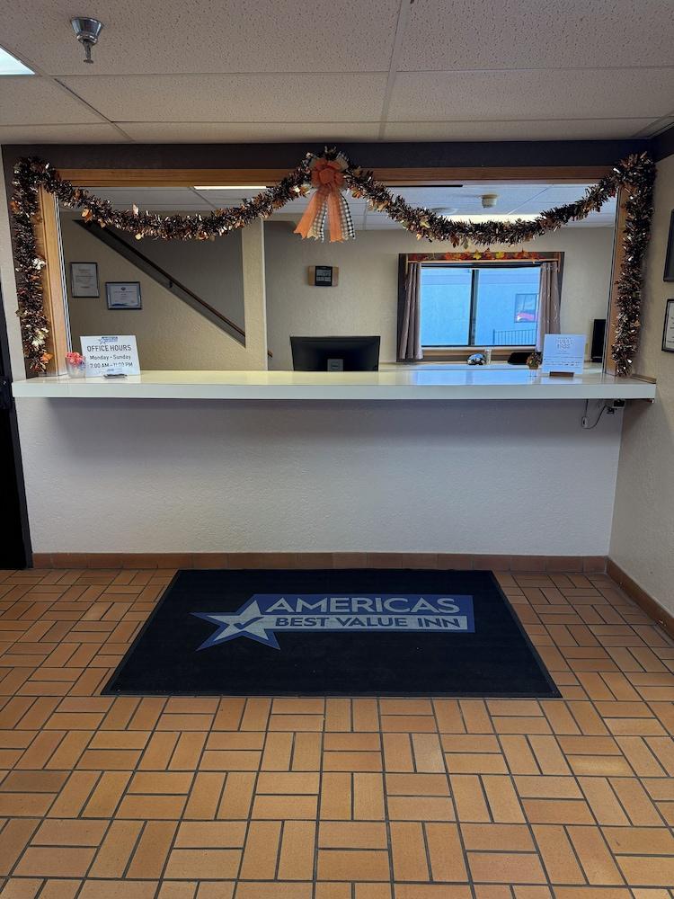Americas Best Value Inn Torrington photo 2