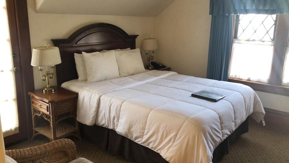 Pacific Grove Inn photo 8