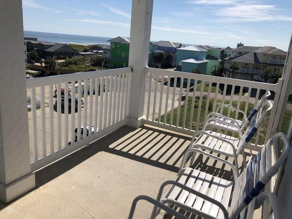 Beachgate CondoSuites and Oceanfront Resort photo 9