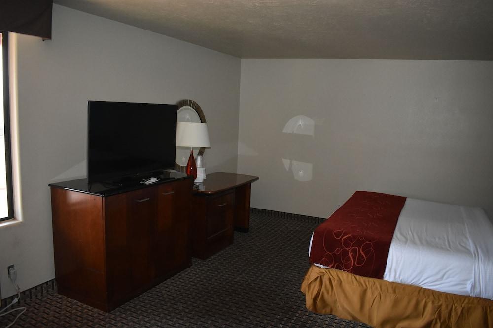 Rodeway Inn photo 7