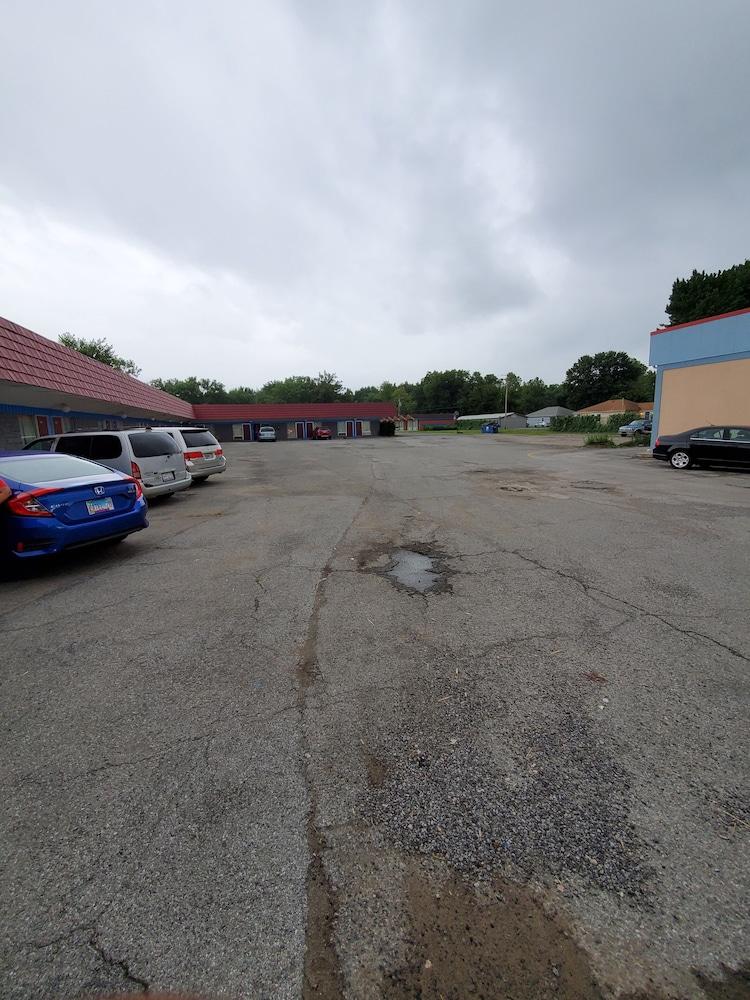 Gray Plaza Motel photo 33