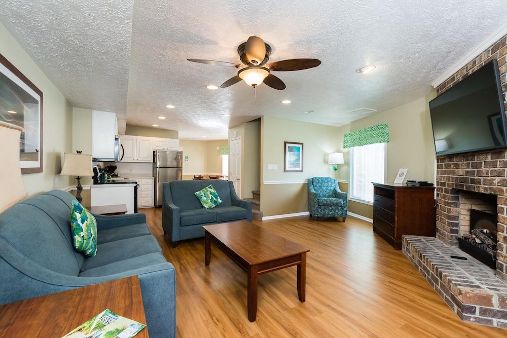 Country Club Villas photo 44
