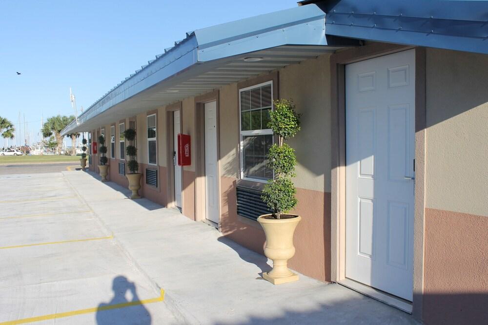 Harbour Inn photo 21