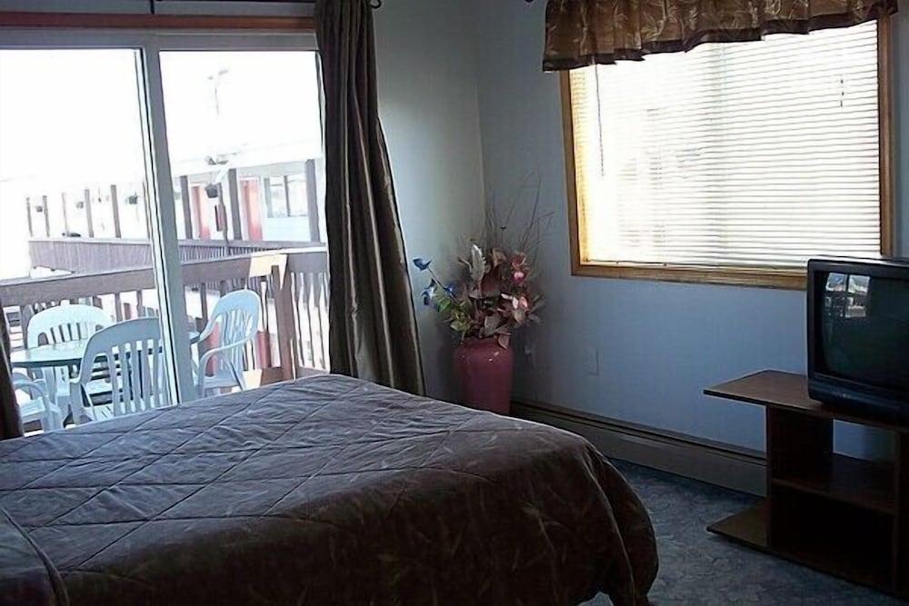 Aquarius Arms Motel photo 30