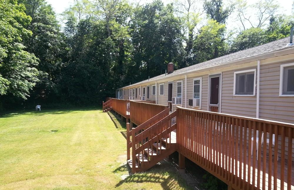 Olde Tavern Motel And Inn photo 33