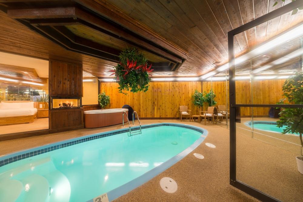 Sybaris Pool Suites Mequon photo 60
