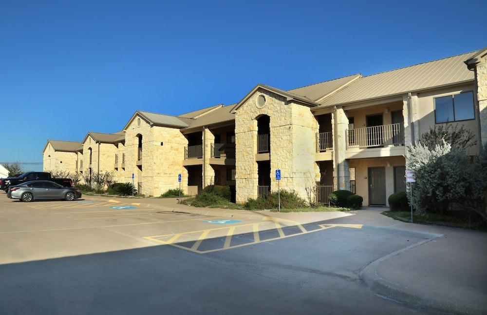 Days Inn & Suites by Wyndham Llano photo 48