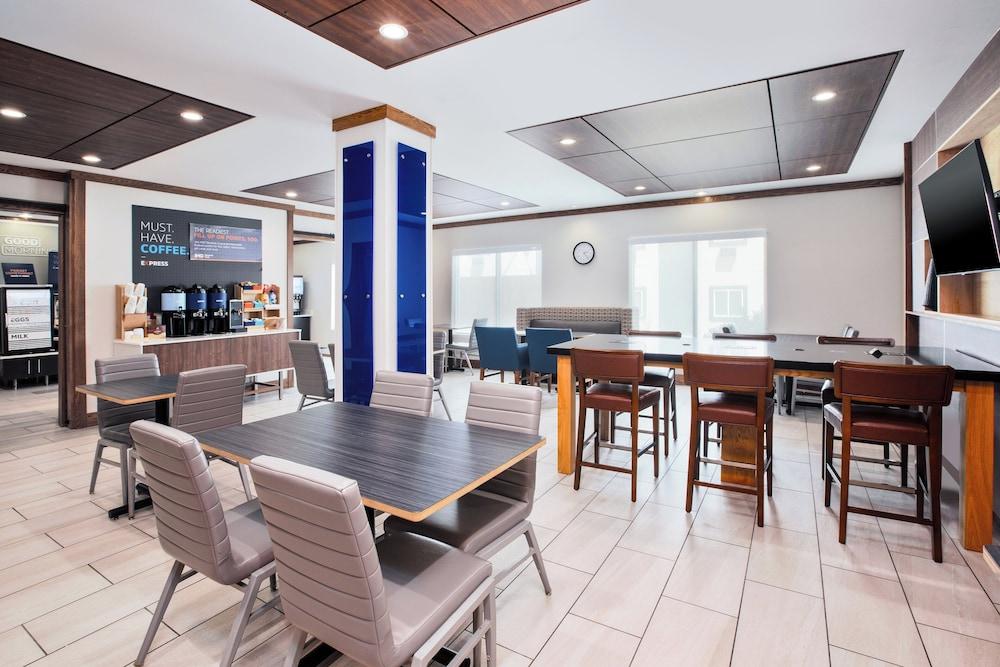 Holiday Inn Express & Suites Buffalo by IHG photo 47