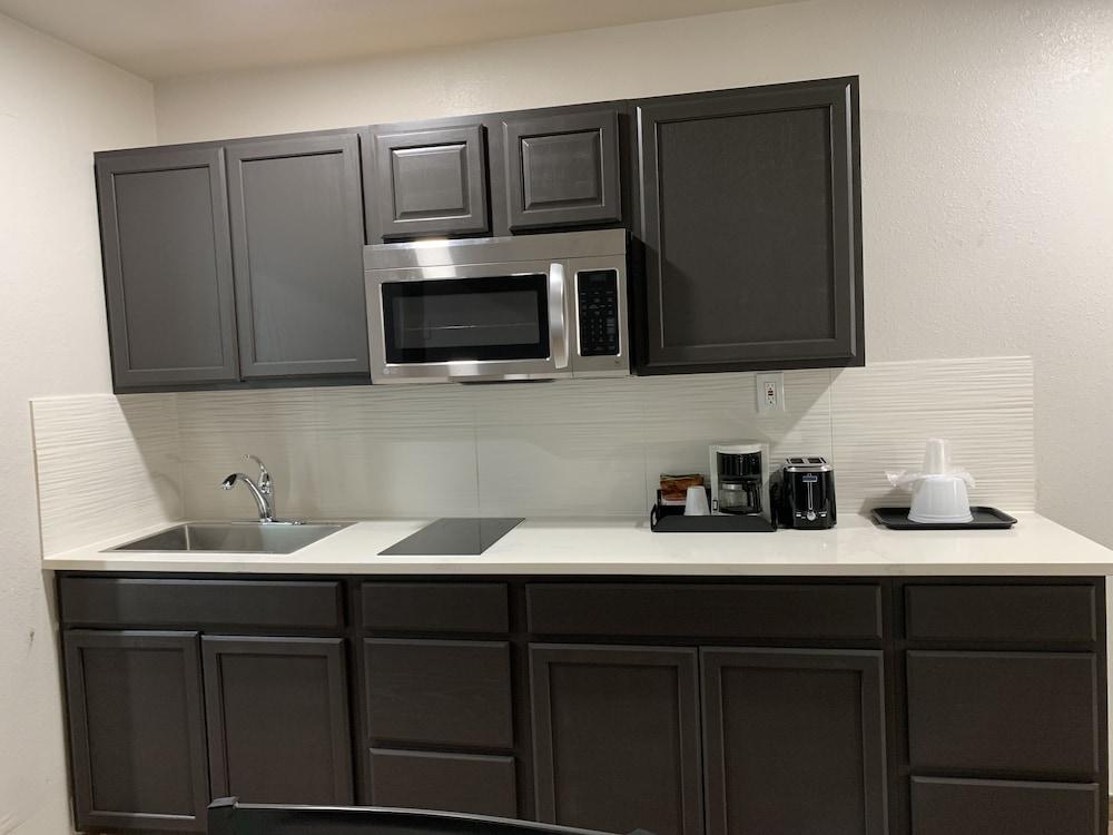 Days Inn by Wyndham Sulphur Springs photo 32