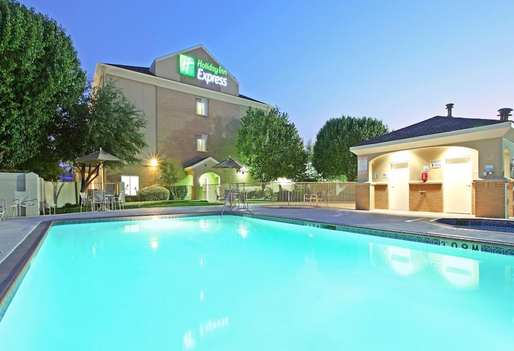 Holiday Inn Express & Suites DFW - Grapevine by IHG photo 14