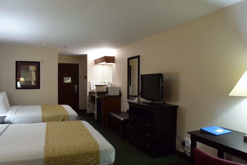 Travelodge Suites by Wyndham Newberg photo 97