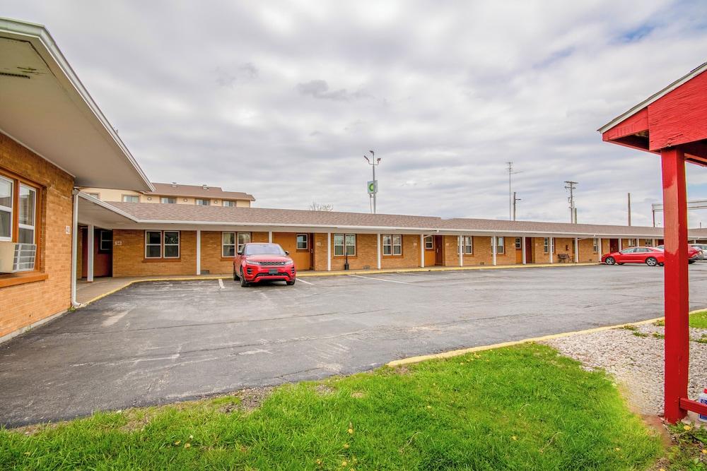 OYO Travelier Motel photo 13