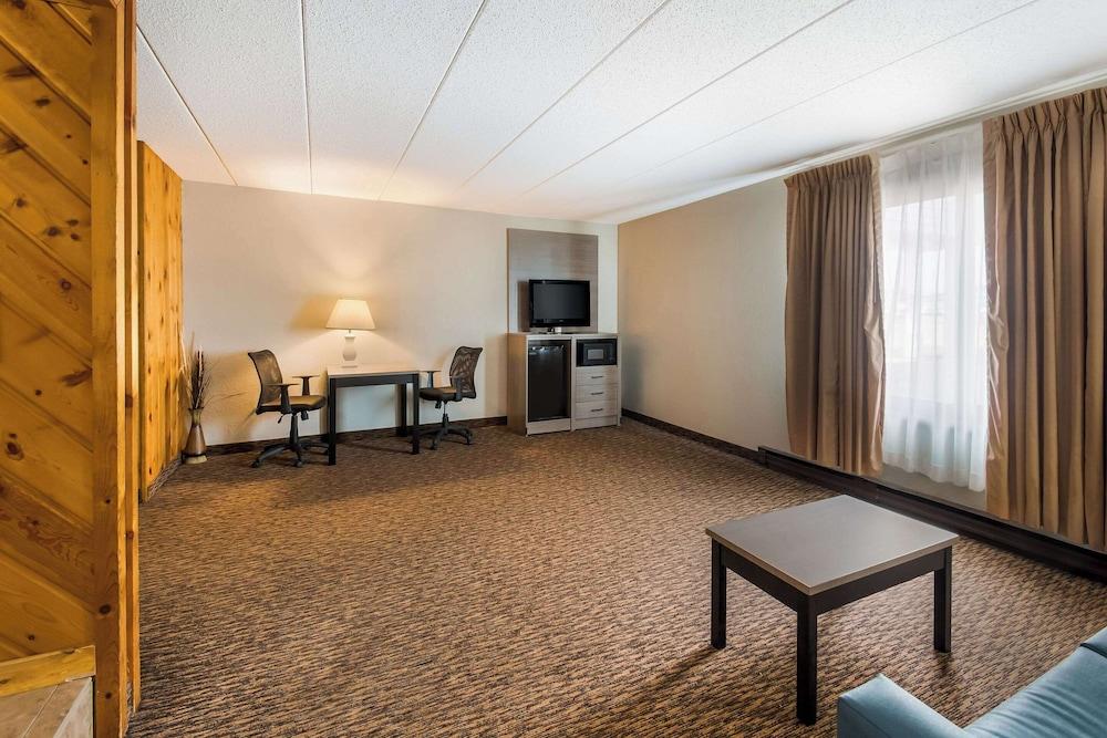Econo Lodge Duluth near Miller Hill Mall photo 33