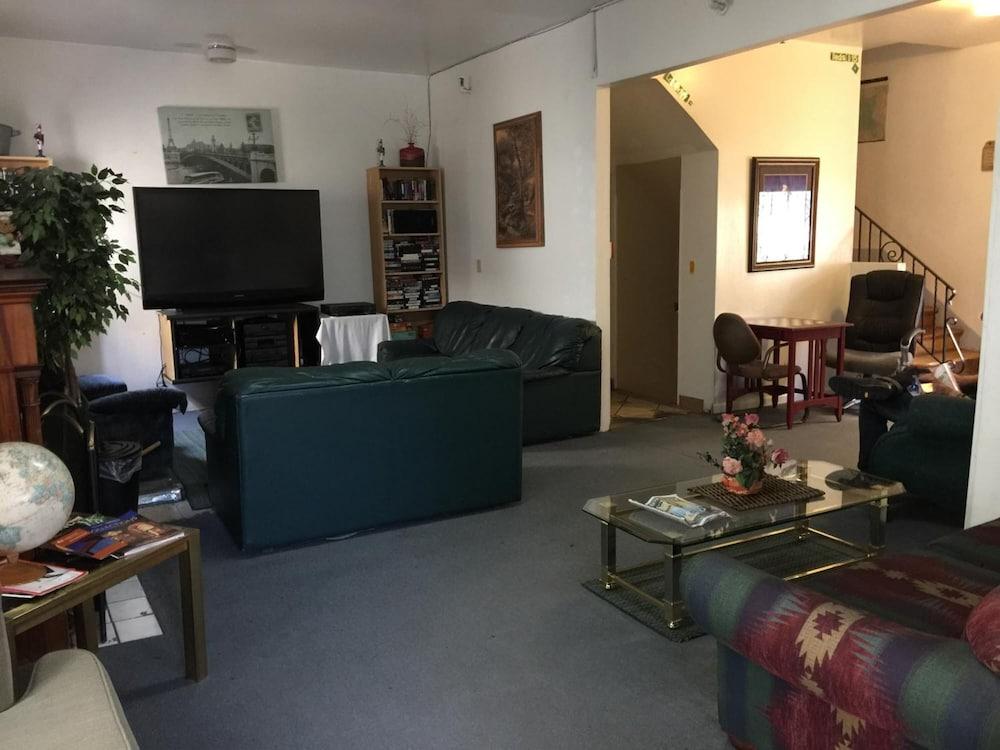 Avenues Hostel photo 14