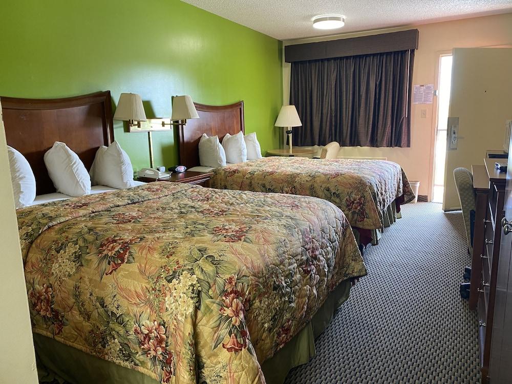 Rodeway Inn photo 22