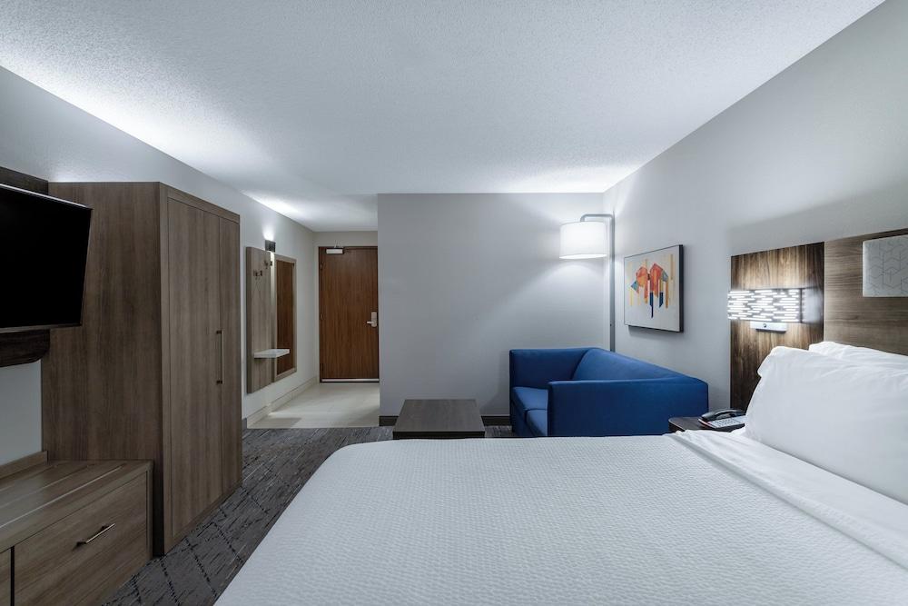 Holiday Inn Express & Suites Vadnais Heights by IHG photo 12
