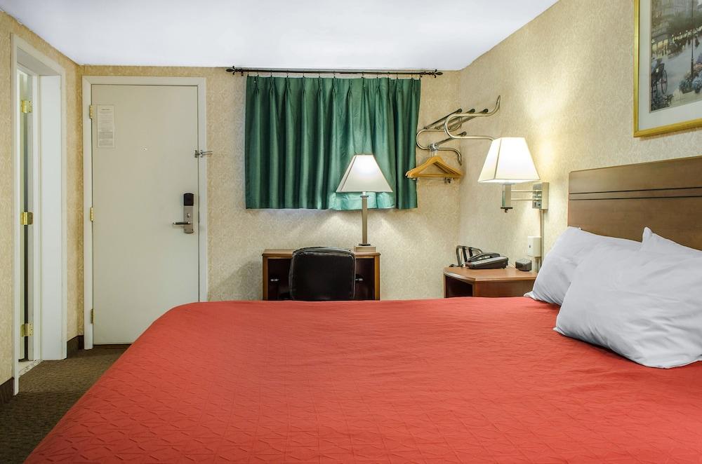 Econo Lodge Bellefonte I-99 photo 10