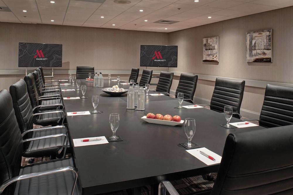 Marriott East Lansing at University Place photo 28