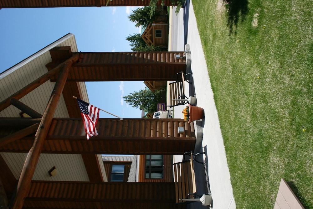 Yellowstone Lodge photo 25