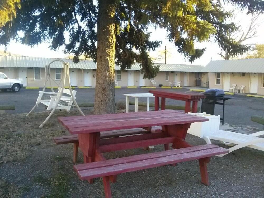 Riverside Motel photo 9