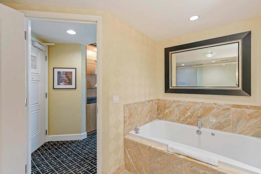 Trump Condo Hotel in Vegas photo 13
