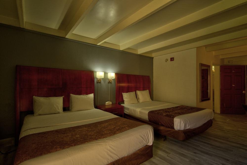 Clearwater Hotel photo 3
