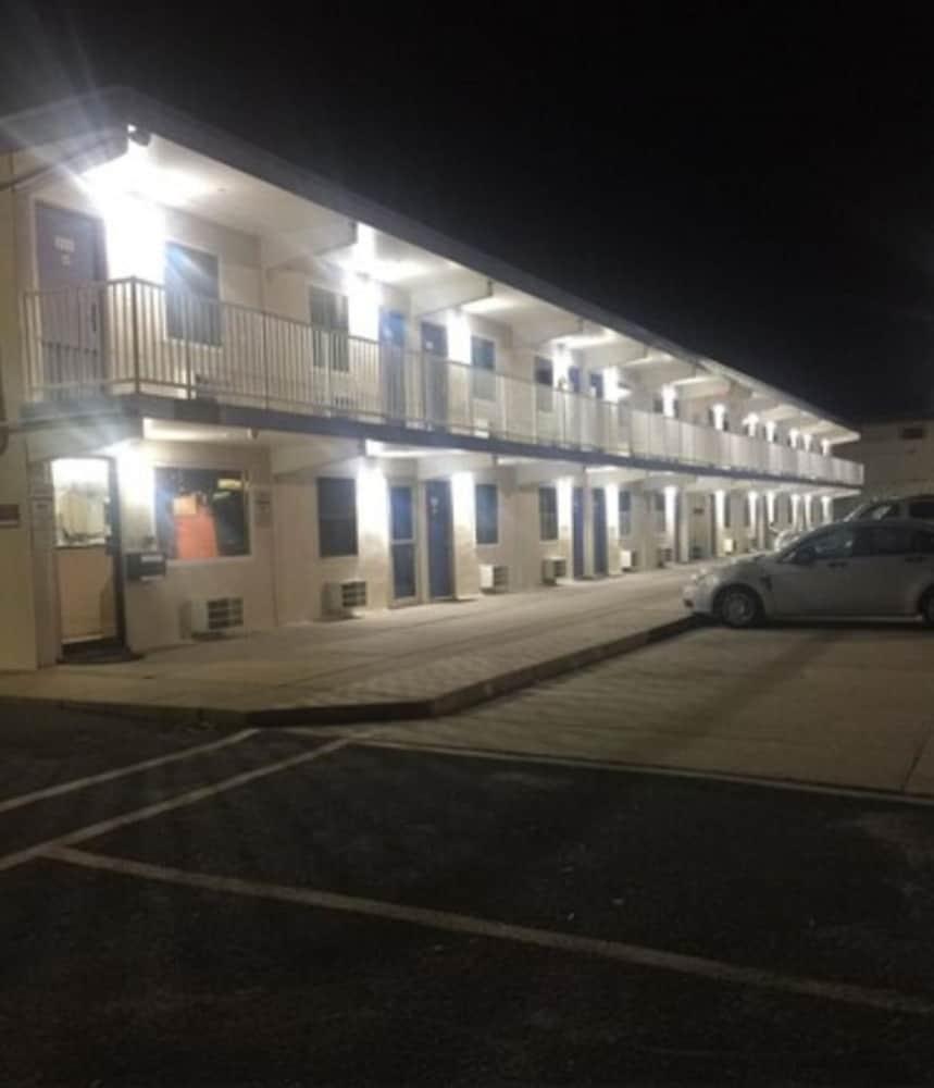 Flamingo Motel photo 10