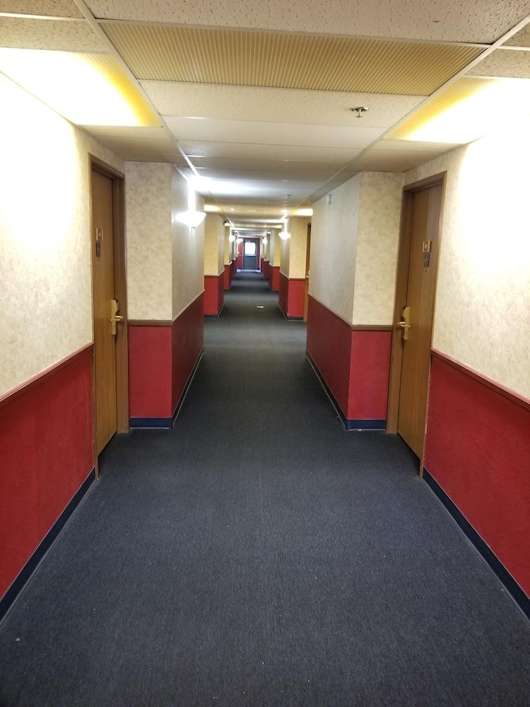 Fort Wayne Inn photo 2