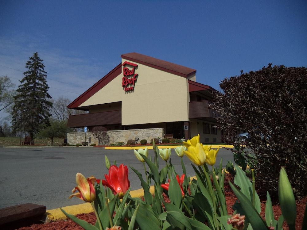 Red Roof Inn Utica photo 30