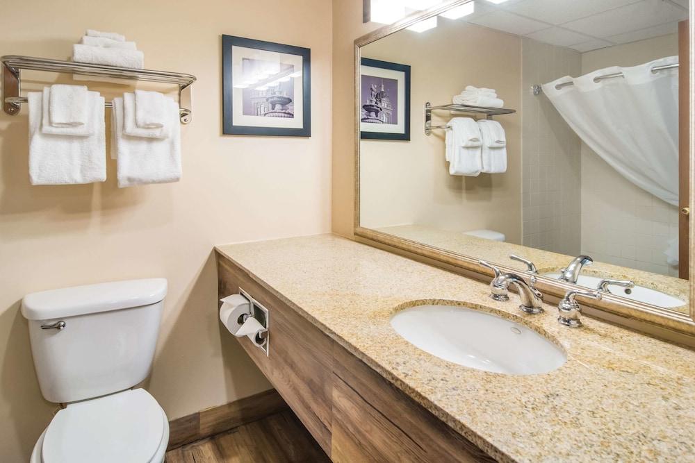 Quality Inn & Suites Virginia MN photo 38