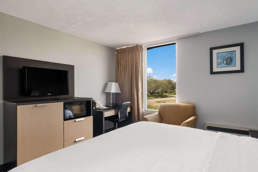 Quality Inn Alice photo 16