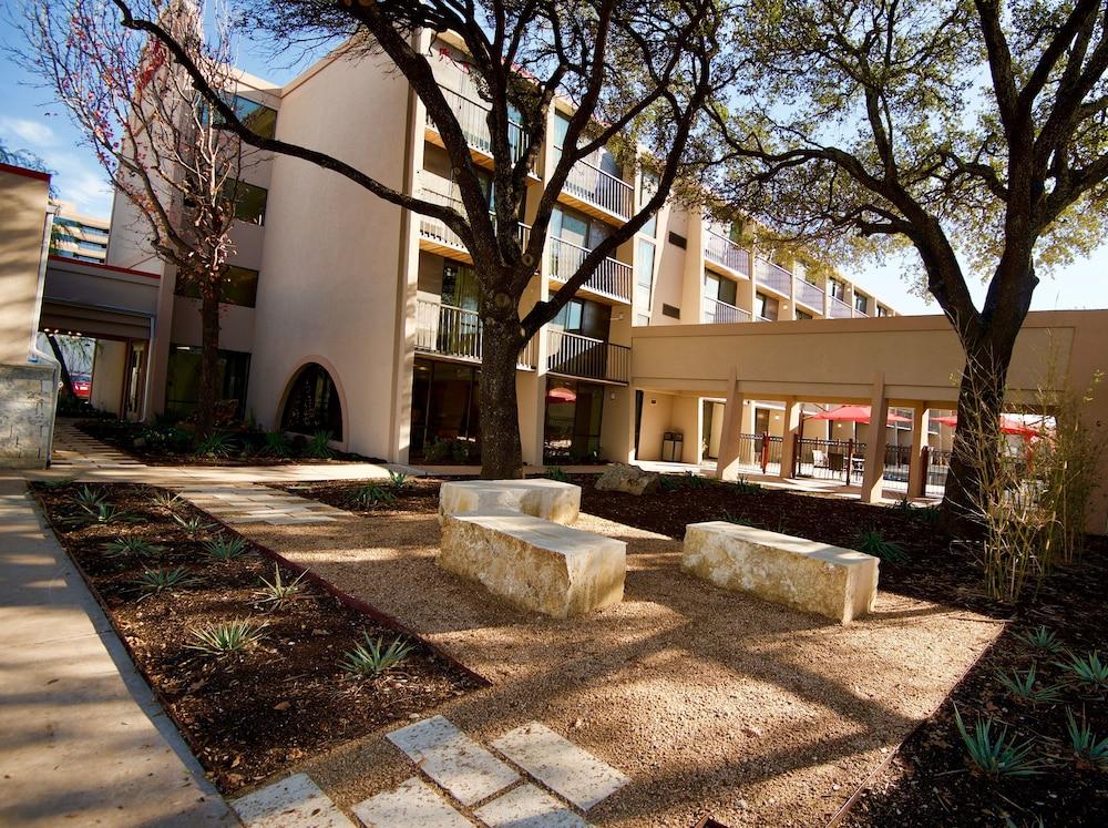 Ramada by Wyndham Austin South photo 40